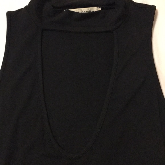 Black casual crop top. - Picture 2 of 4
